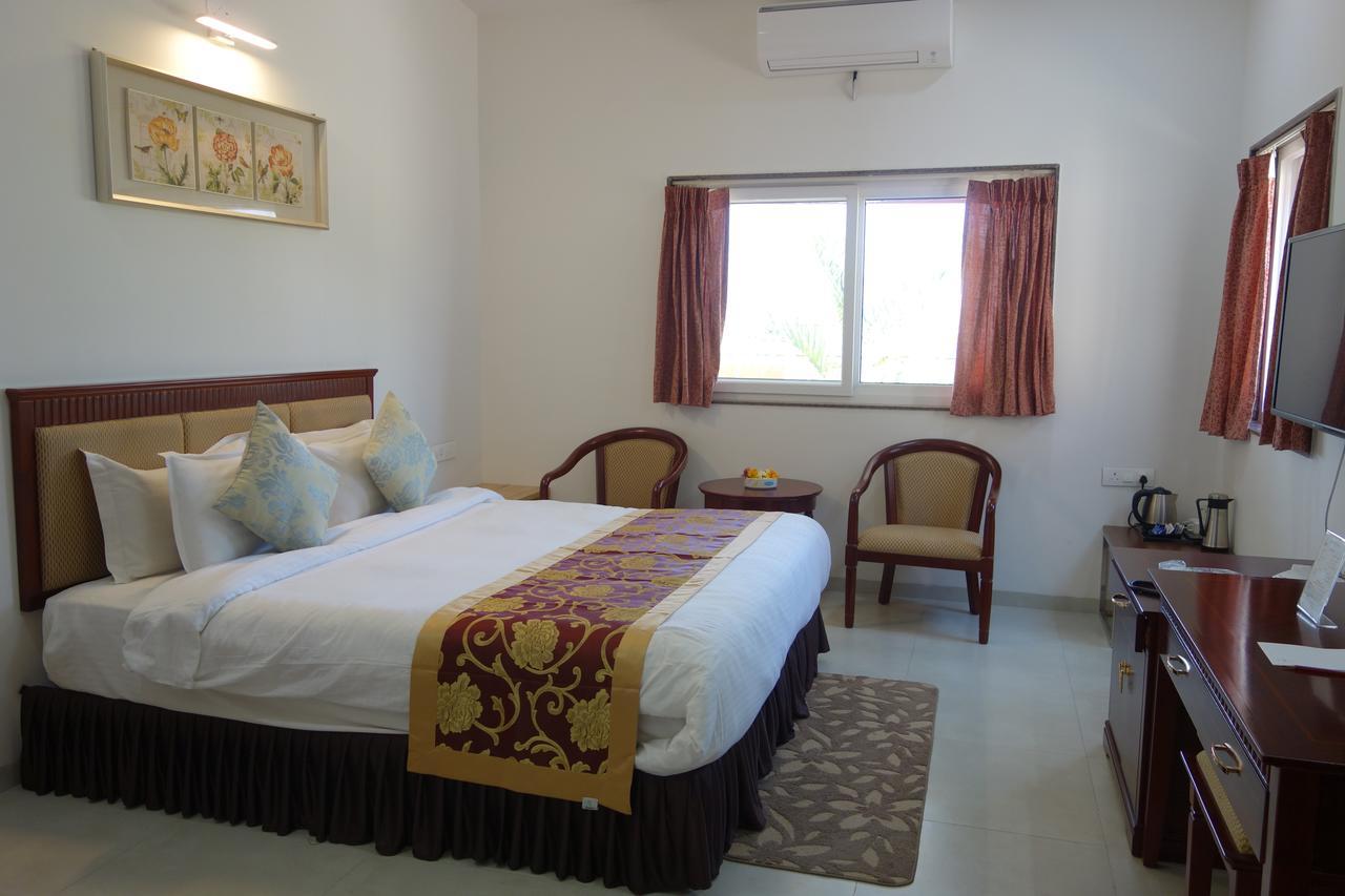 Savana Lake Resort Nashik Exterior foto